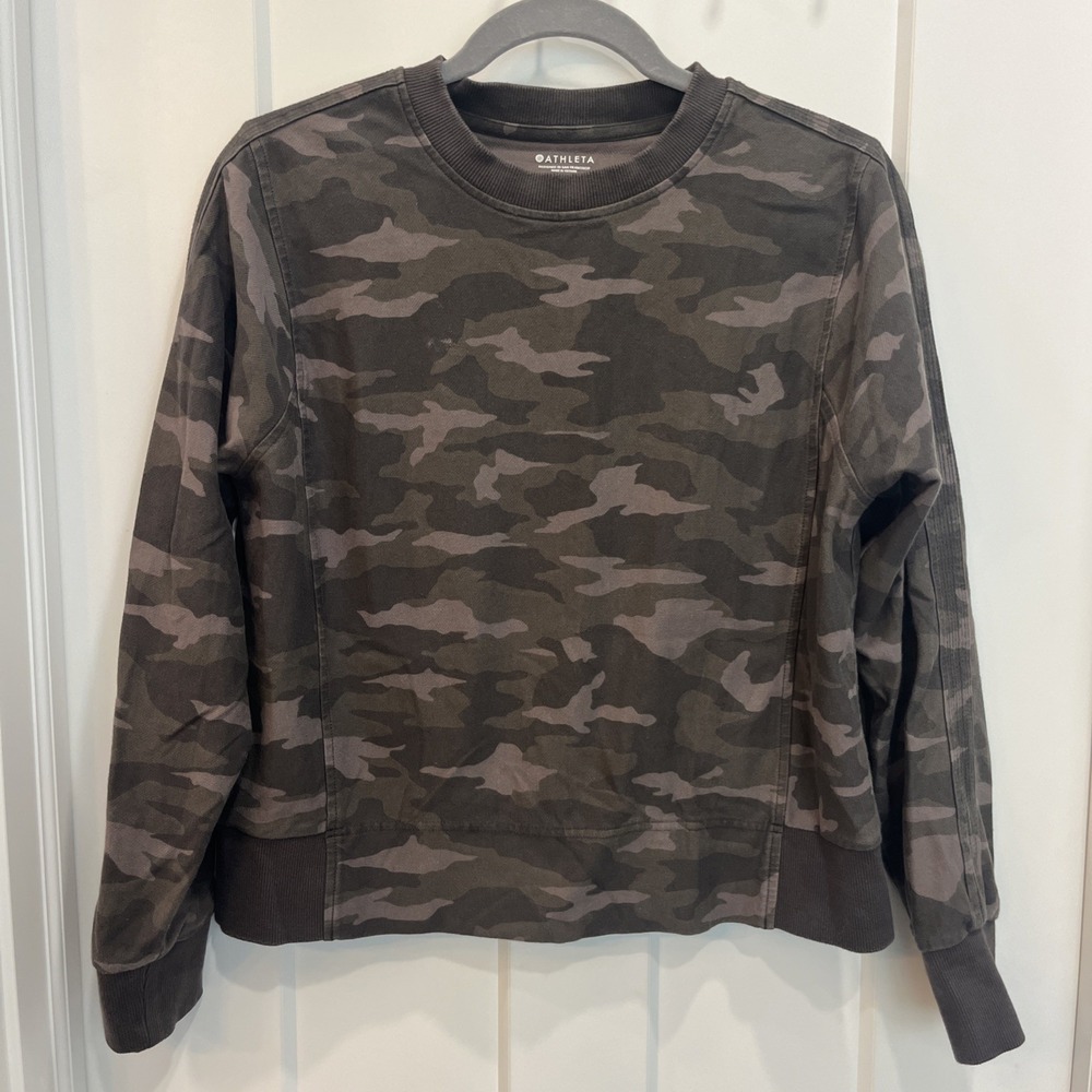 Athleta Women's Farallon Camo Sweatshirt Green Athleisure Crewneck Size Small